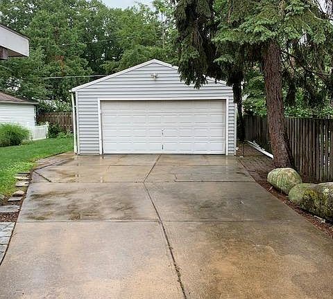 3rd image of 20293 Parkview Ave