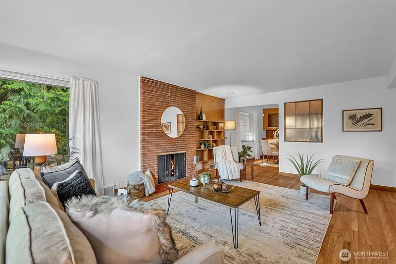3rd image of 5711 38th Avenue NE