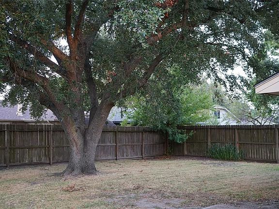 3rd image of 1007 E Belgravia Dr