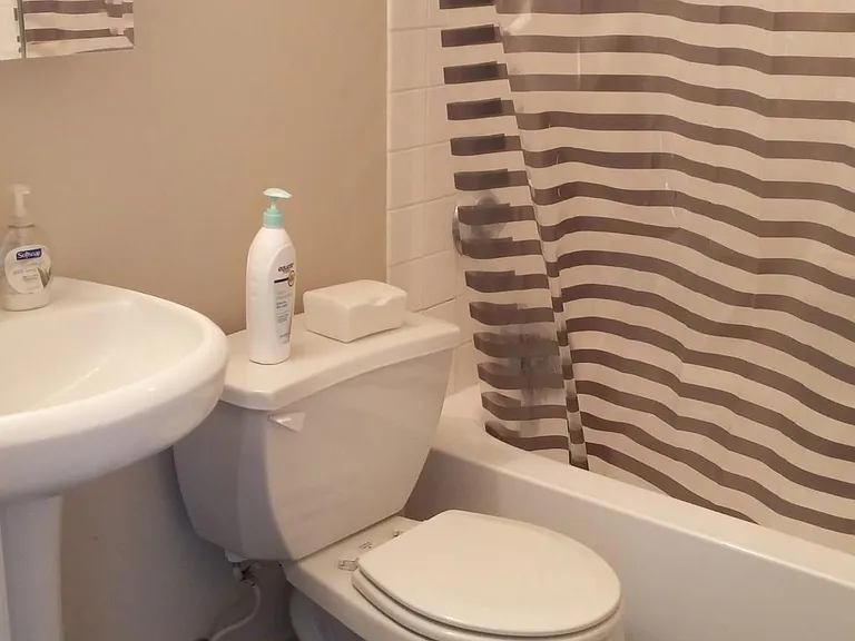 600 E 8th St #11 — Photo 5