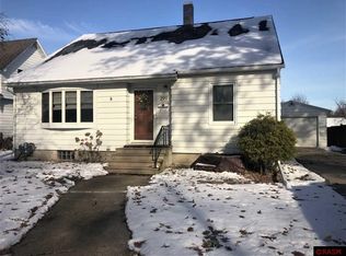 299 7th St SW, Wells, MN 56097