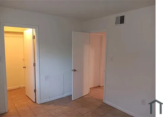 5304 Jackson St — Photo 3