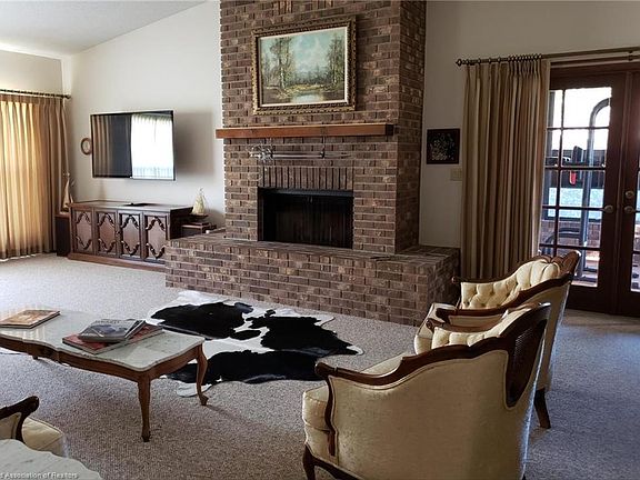 4th image of 4018 Lake Haven Blvd
