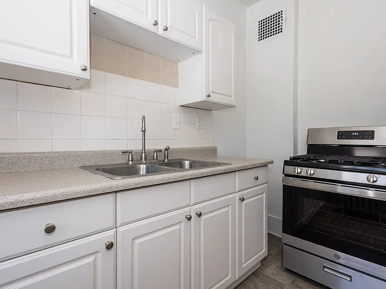 1027 Washington Street — Photo 22