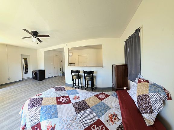 2nd image of 1211 Gladstone