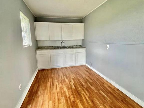 5th image of 1901 N Avenue Q