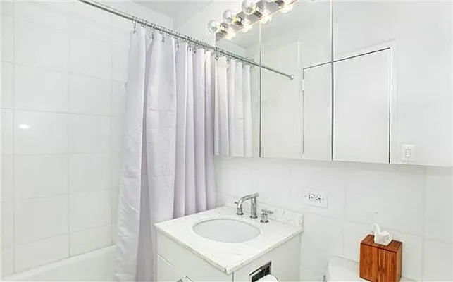 Rented by R New York | media 53