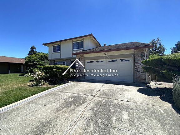 3rd image of 715 E Creekside Cir