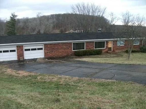 2nd image of 195 Crestwood Dr #C-106
