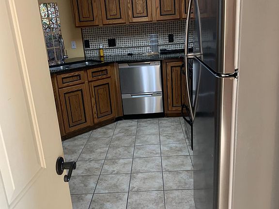 Quartz counters, nice matching appliances, lots of cabinets and storage, great for the cook, no steps from private garage to kitchen area.