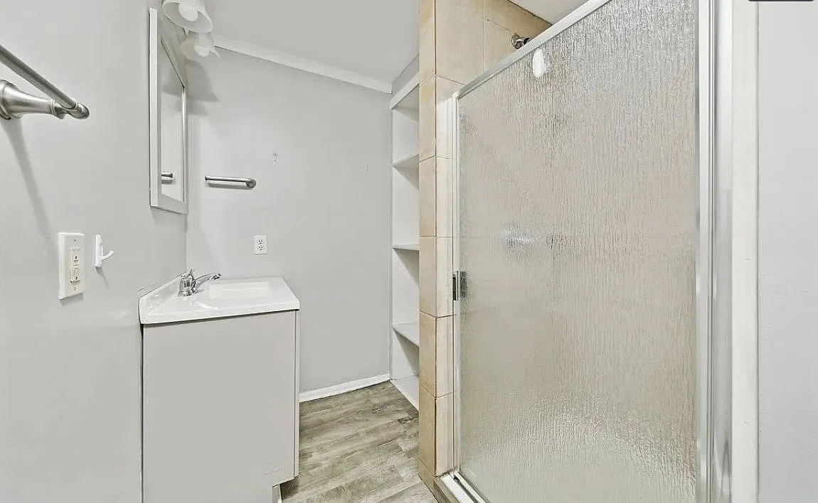 3 bed, 1.0 bath, 1100 sqft, $1,095 — Photo 3