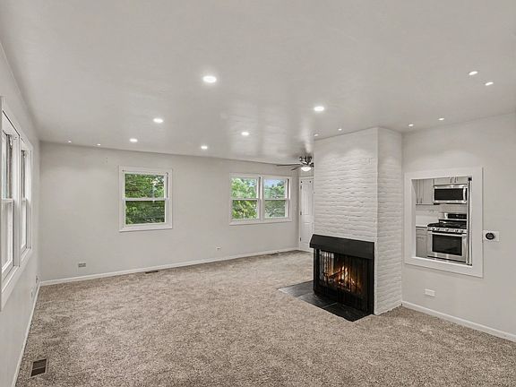 4th image of 1938 Oxford Ct