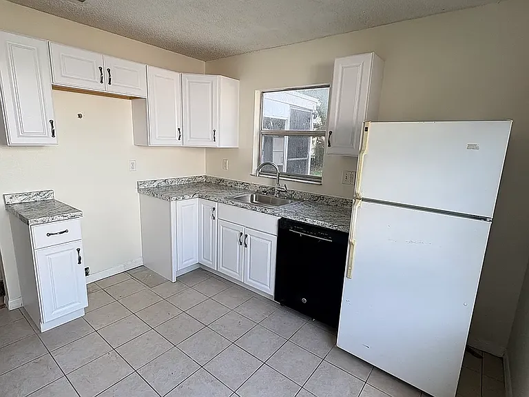 7611 Jenner Ave — Photo 4