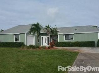 835 SE Roulette Ln, Port Saint Lucie, FL 34983