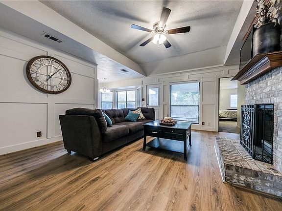 5th image of 1305 Aviary Dr