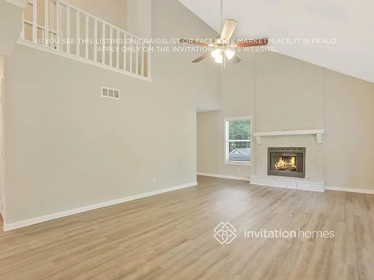1136 Norfolk Dr NW — Photo 4