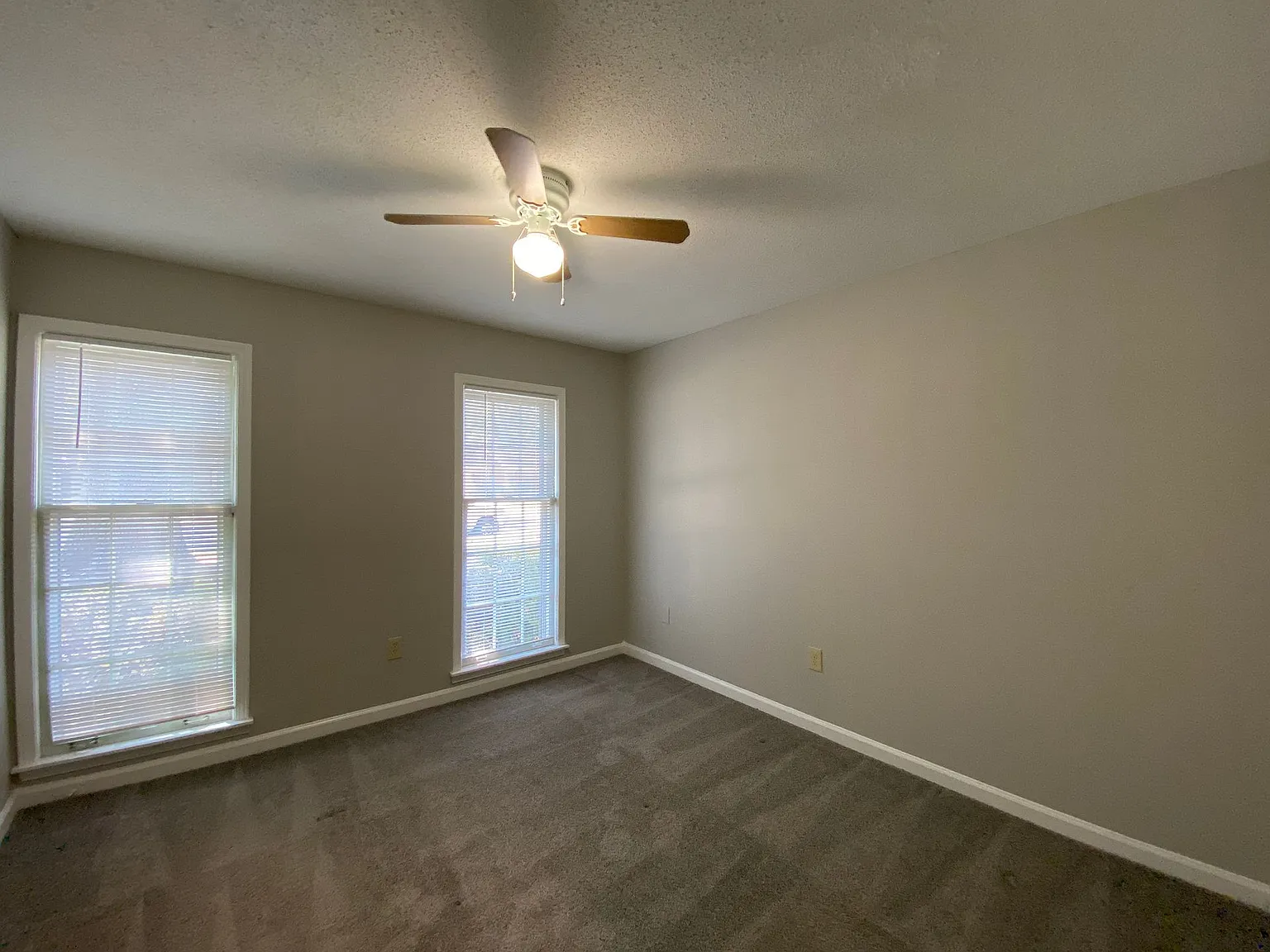 5438 Elmhurst Ave — Photo 4