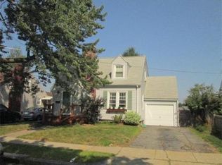 19 Hartford Rd, Worcester, MA 01606