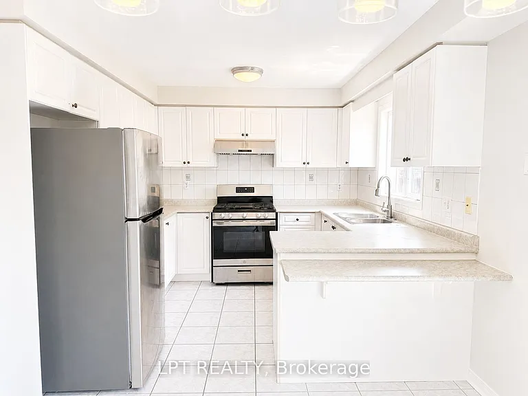 135 Warren Bradley St #MAIN 2ND FLOOR — Photo 7