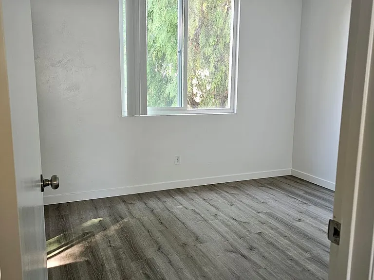 4266 Lamont St #B — Photo 8