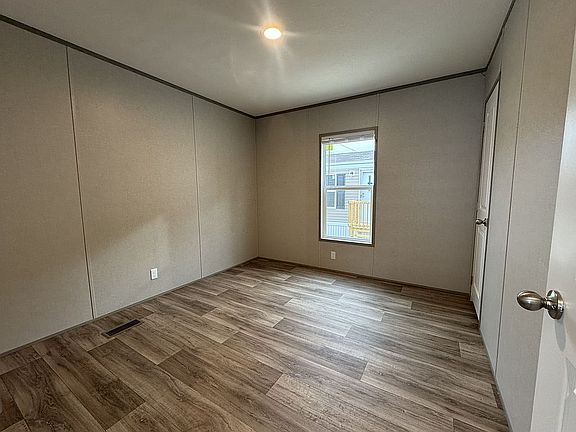 8th image of 3152 Korea Cir