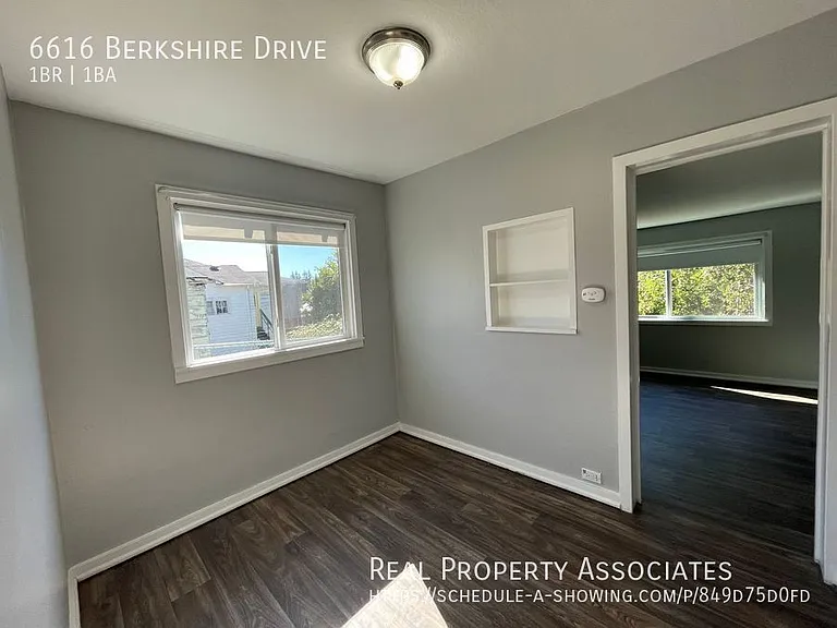 6616 Berkshire Dr — Photo 7