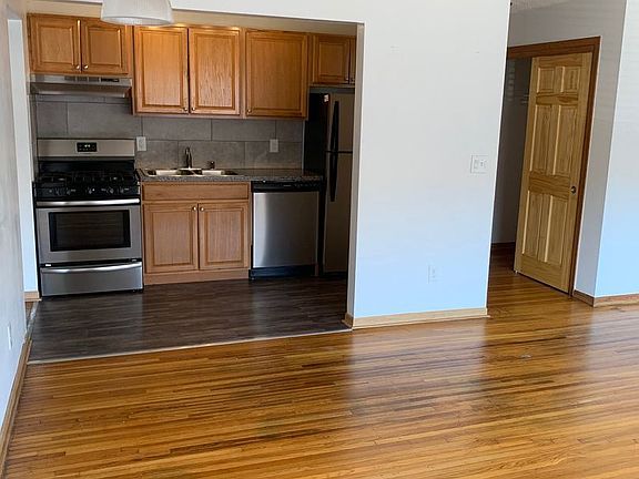 3rd image of 615 E 18th St #8302111
