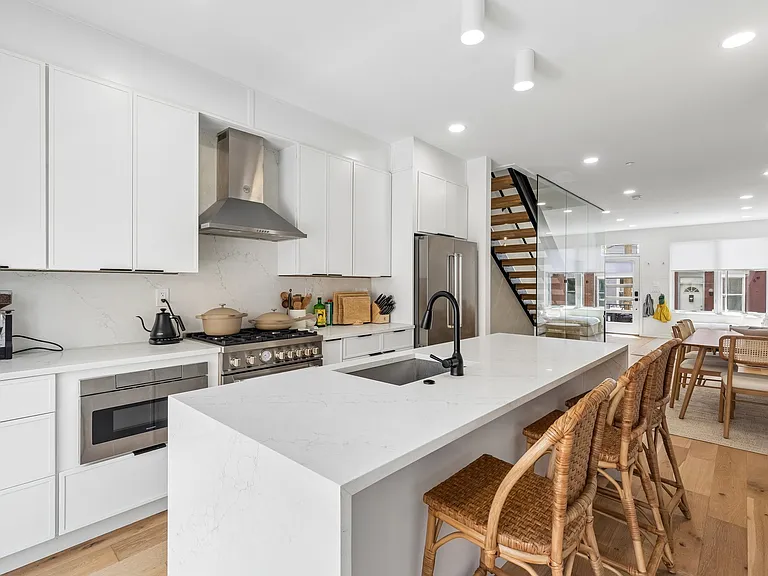 2231 Pemberton St — Photo 11