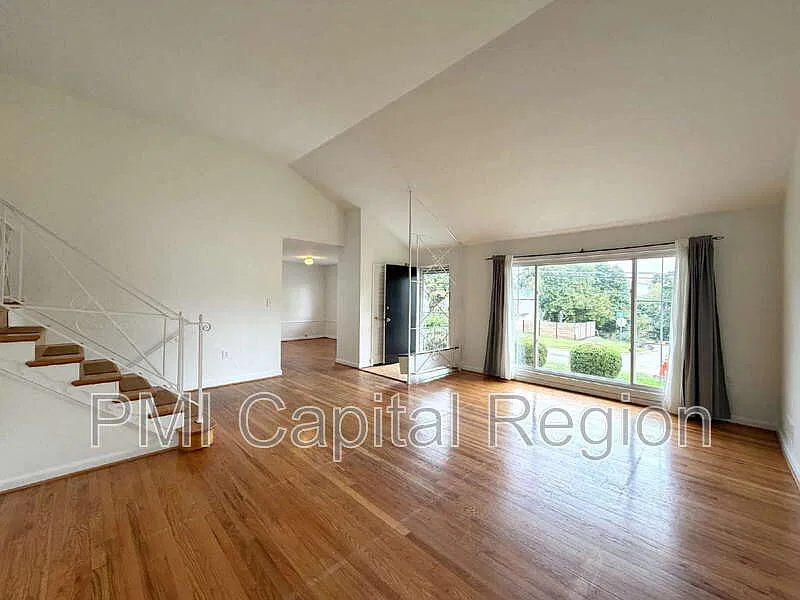 4 bed, 2.5 bath, 3400 sqft, $4,390 — Photo 3