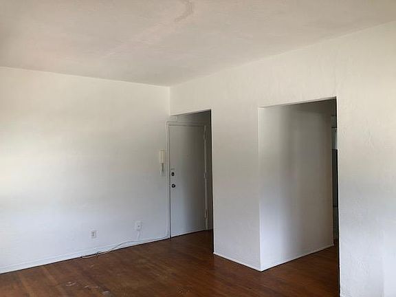 2nd image of 901 16th St APT 3