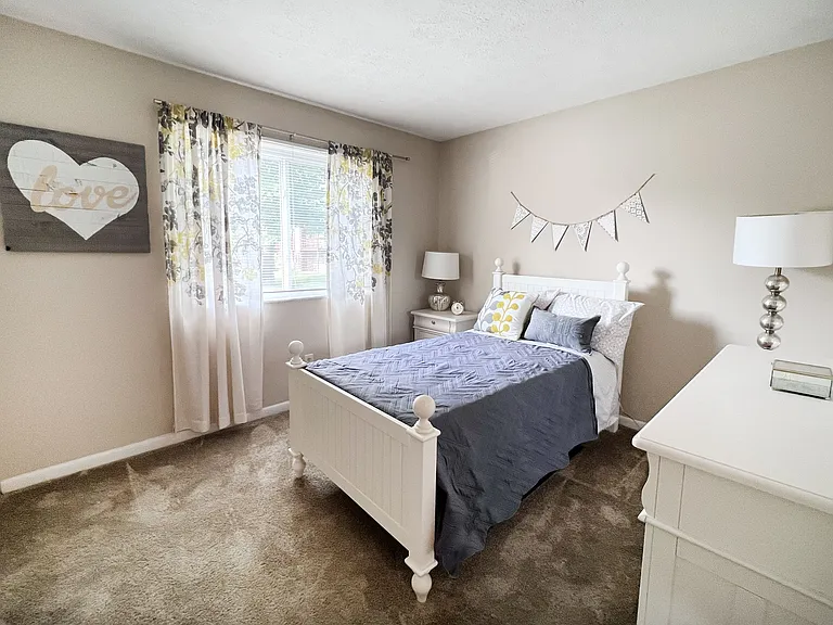East Pointe Apartments — Photo 33