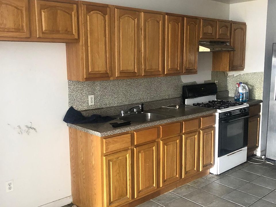 1st image of 3212 Yates Ave #1
