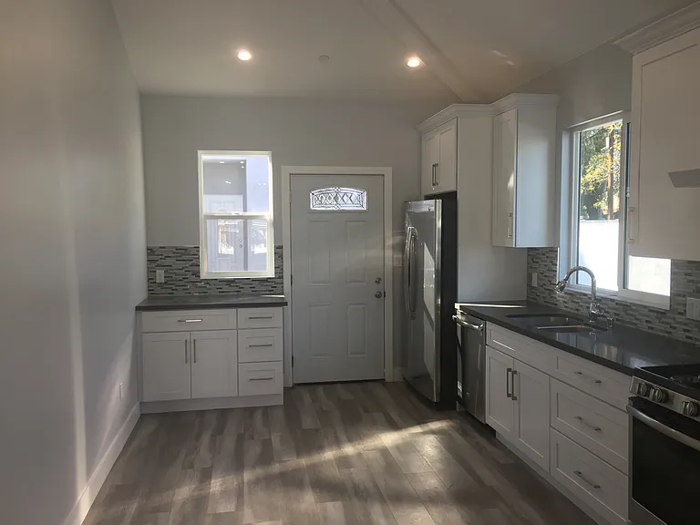 6733 1/2 Kraft Ave — Photo 5