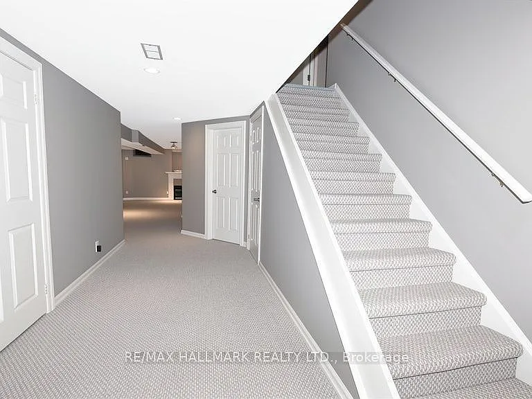 441 Heddle Cres N — Photo 19