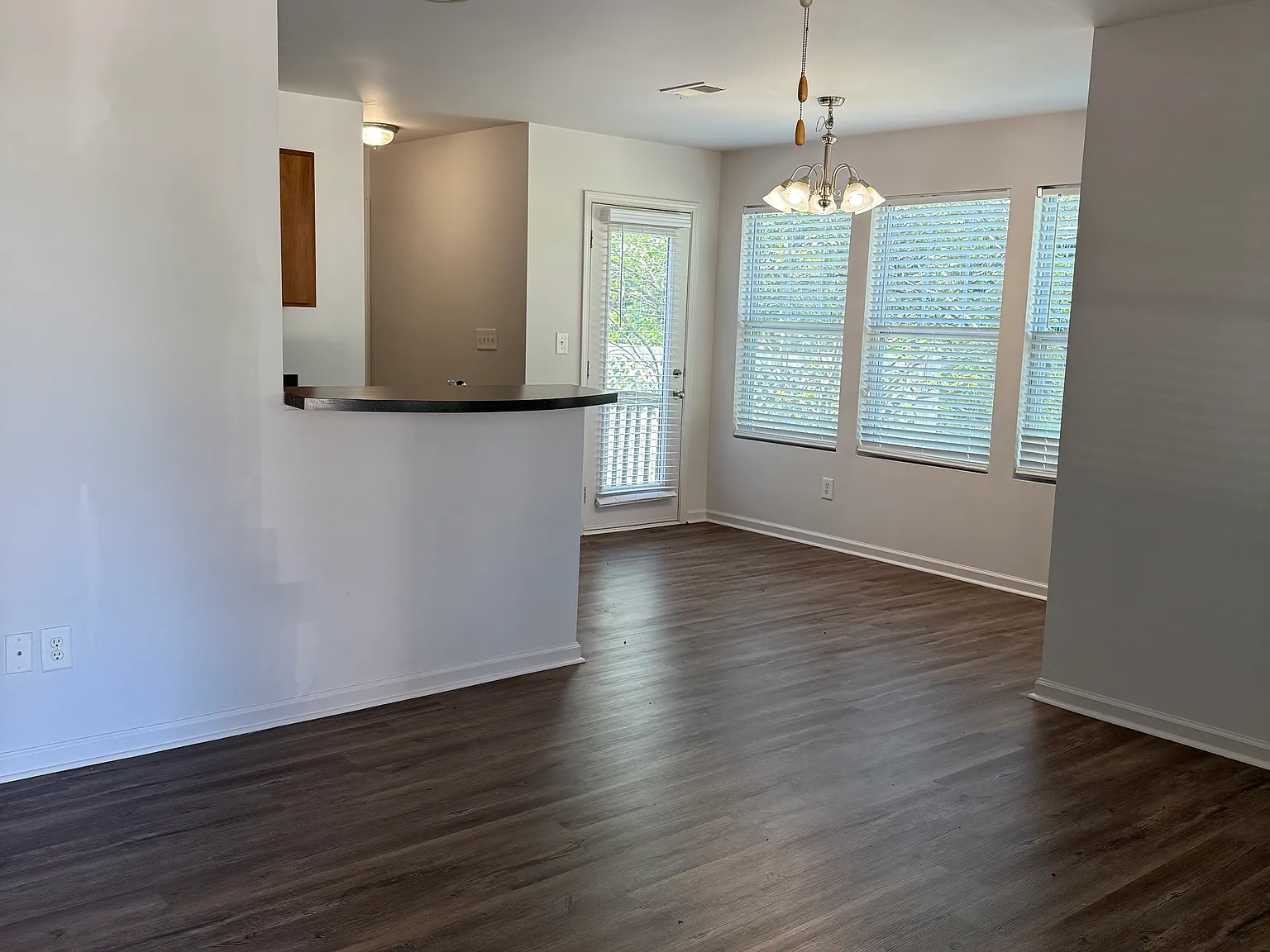 3 bed, 1244 sqft, $1,950 — Photo 3