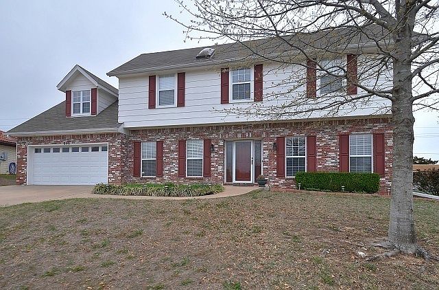 1st image of 200 NE Park Hills Pl
