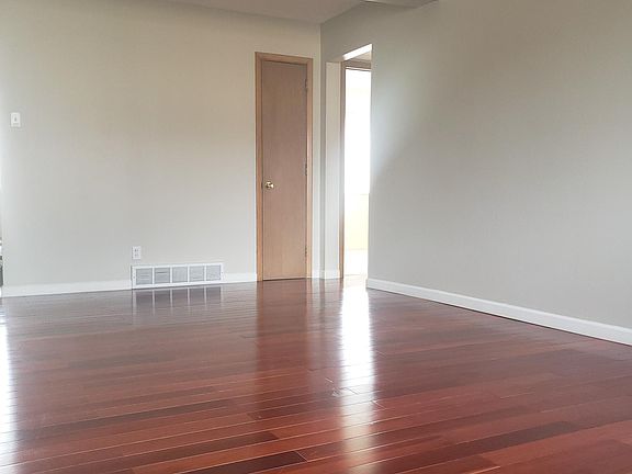 4th image of 792 Thompson Dr Floor 1