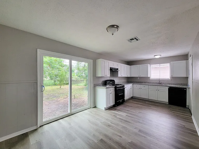 3121 Proswimmer St — Photo 20