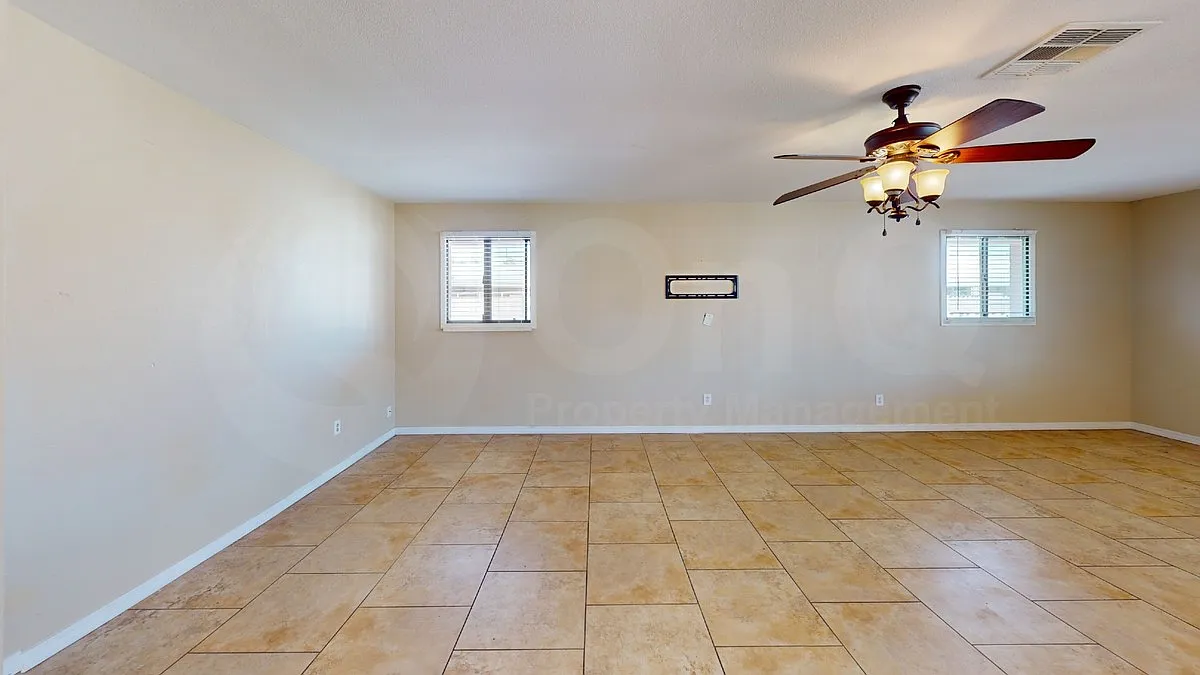5 bed, 2.5 bath, 2313 sqft, $3,795 — Photo 3