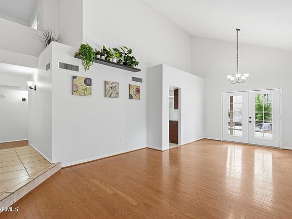 5th image of 1932 E MORROW Drive