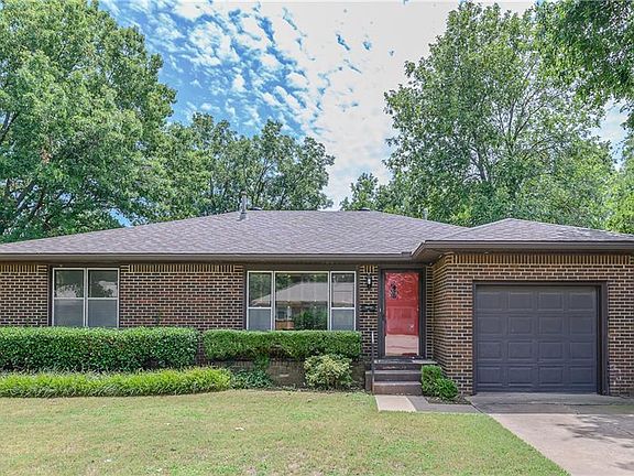 4th image of 1210 Leslie Ln