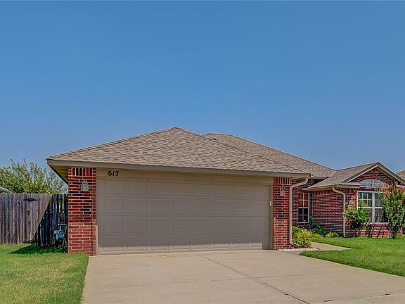 3rd image of 617 Eastview Dr