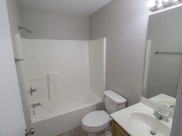 1413 Greensboro Dr — Photo 27