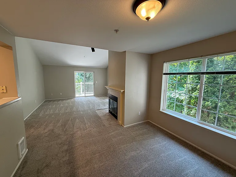 1688 118th Ave SE #B304 — Photo 2