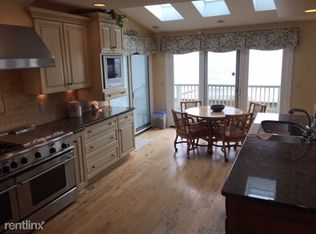 18409 Parke Ln, Grosse Ile, MI 48138