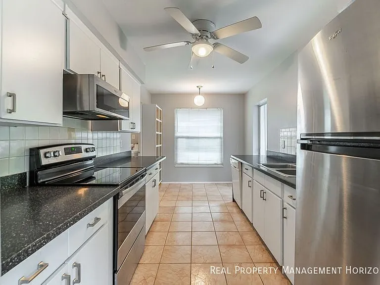 535 Oxford Dr — Photo 11