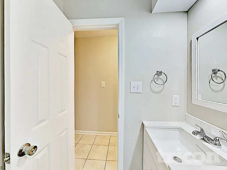 7300 Yorkville Ct — Photo 16