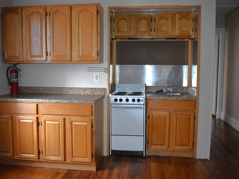 35 S Carpenter Ave — Photo 3