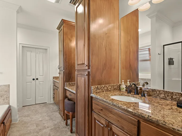 10533 Island Rd — Photo 30
