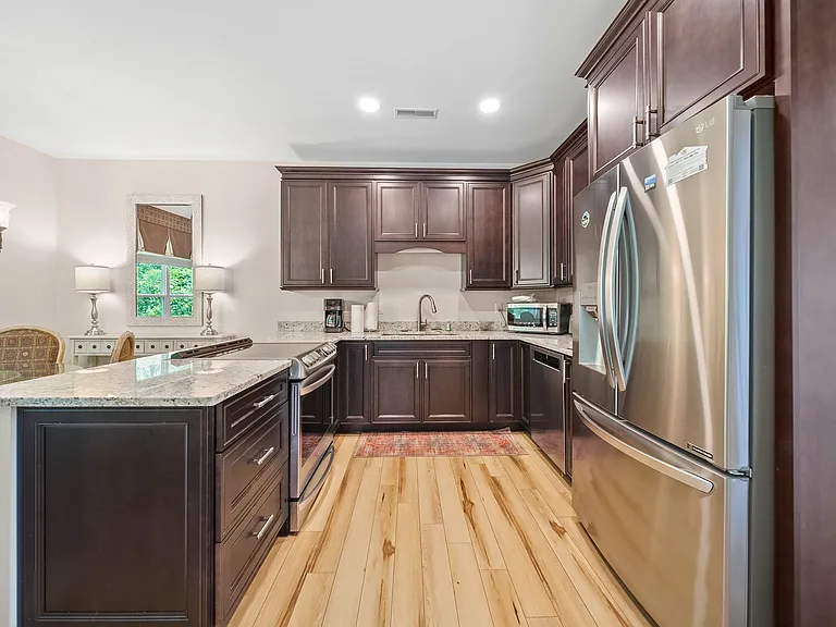 327 E Holly Ridge Rd — Photo 4